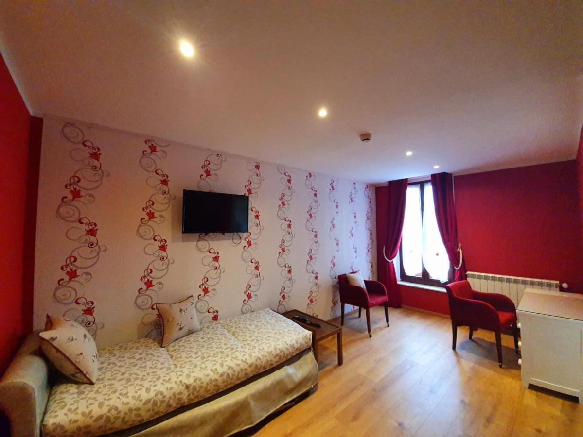 Hotel Croix Blanche de Sologne à Chaumont-sur-Tharonne Extérieur photo