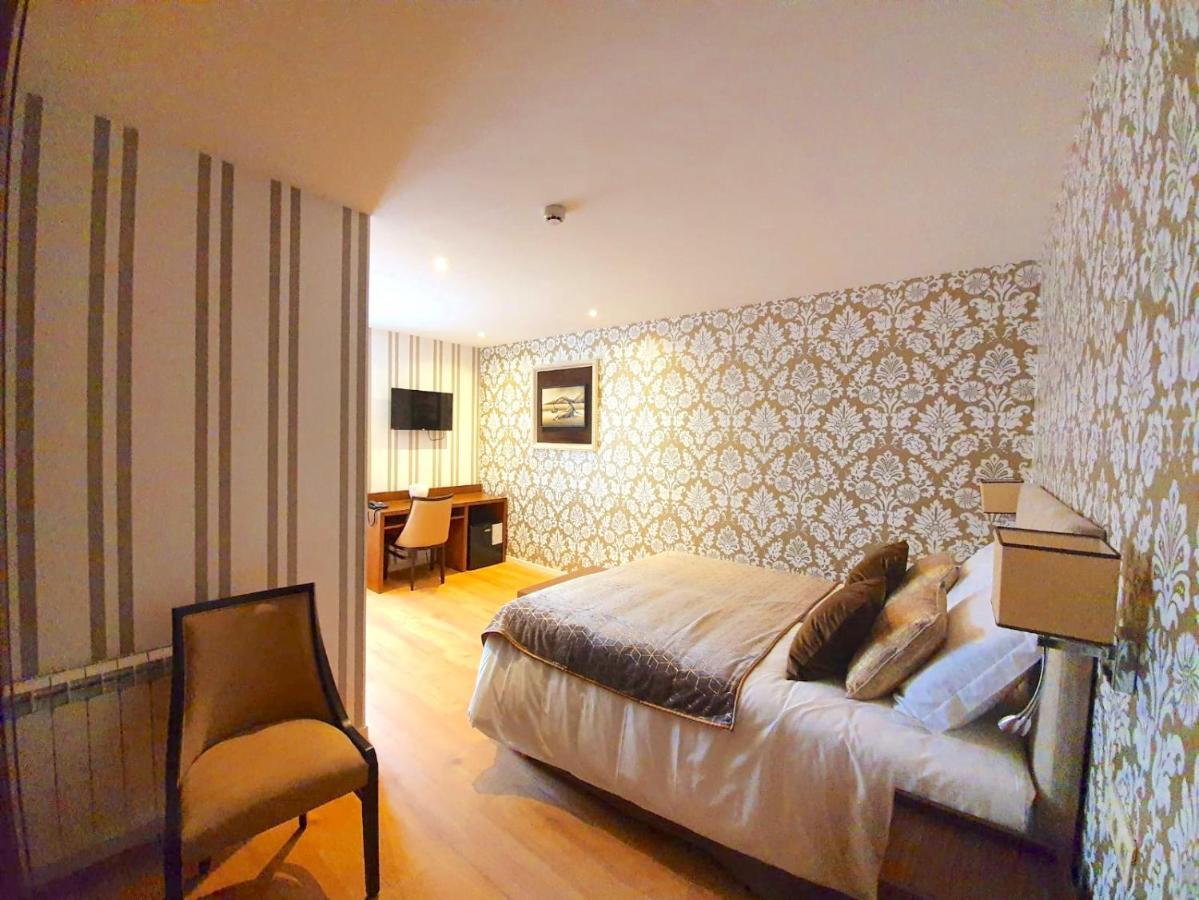 Hotel Croix Blanche de Sologne à Chaumont-sur-Tharonne Extérieur photo